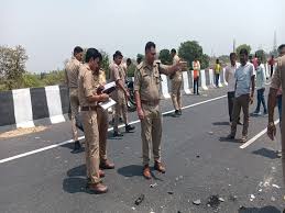 शाहजहांपुर हादसा: कार-बाइक टक्कर में 4 की मौत