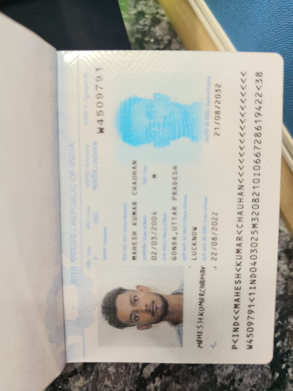 लखनऊ एयरपोर्ट पर तमंचा बरामद, दुबई जा रहा युवक गिरफ्तार
