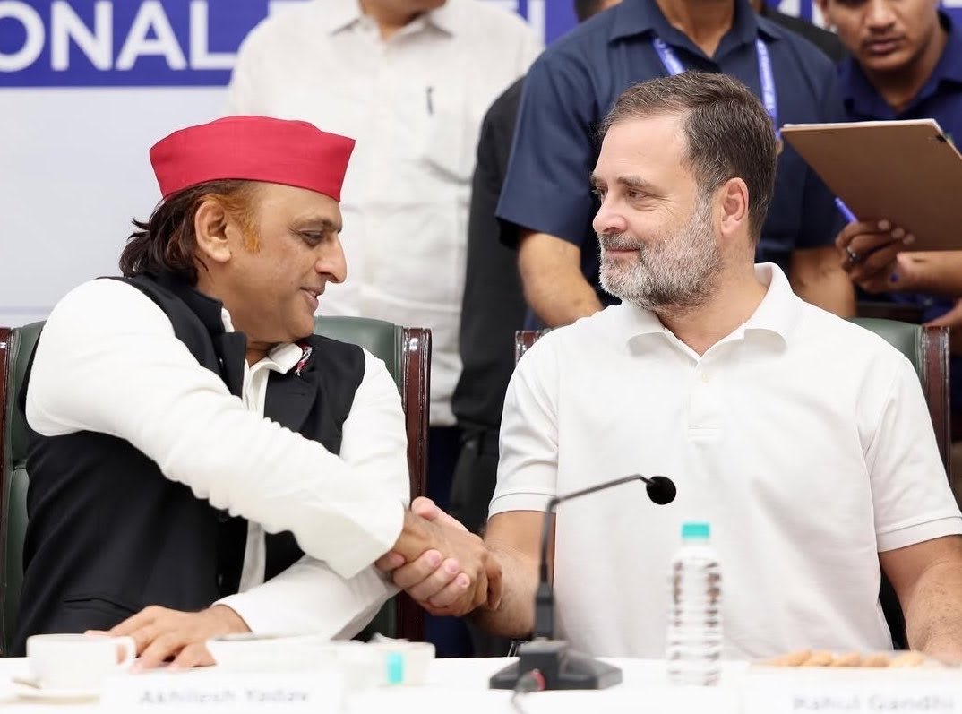 INDIA गठबंधन की बैठक से यूपी को क्या संकेत? राहुल और अखिलेश की चर्चा बनी केंद्र बिंदु