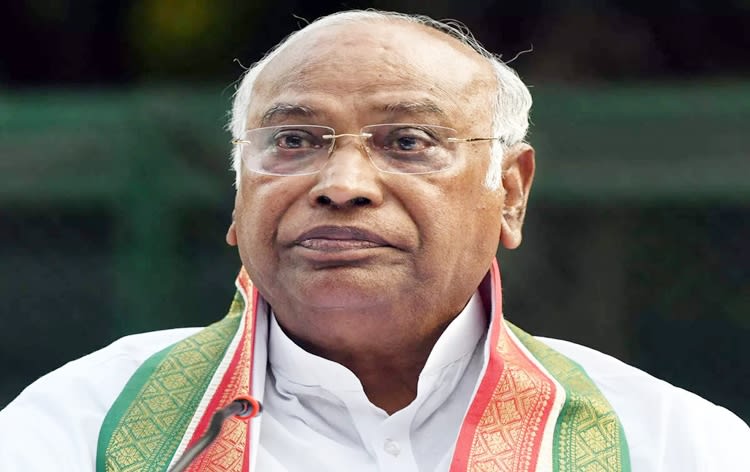 राज्यसभा के लिए पुनर्निर्वाचित मल्लिकार्जुन खड़गे ने ली शपथ, संसद में फिर निभाएंगे अहम भूमिका