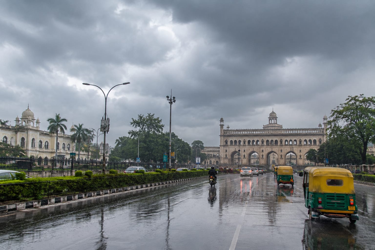 UP Weather Update: यूपी में फिर सक्रिय हुआ मानसून, 40 जिलों में भारी बारिश का अलर्ट