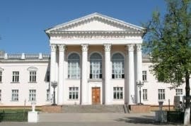 вид на вход дома пионеров