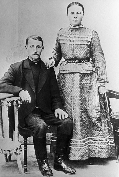 мать и отец Сергея Есенина, 1905 год