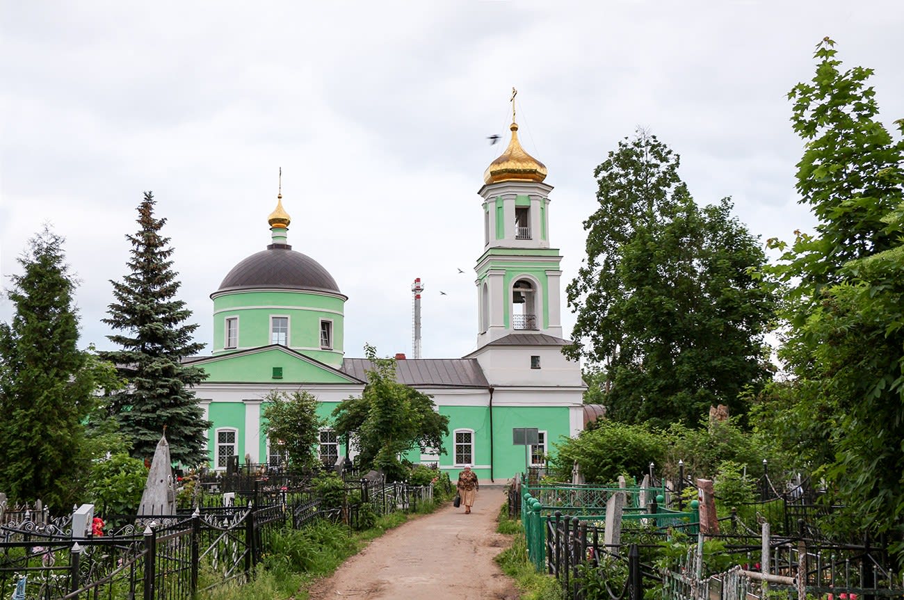 вид на Свято-Троицкий храм