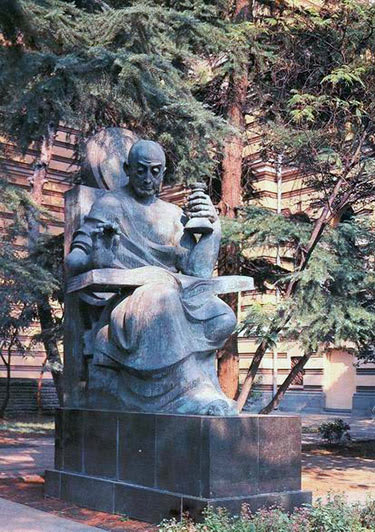 Памятник Захарию Палиашвили