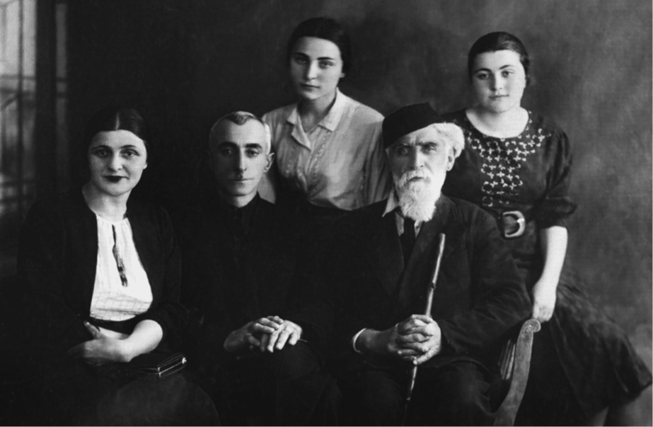 Хайдар Абашидзе с супругой Маргаритой. 1940 год. Батуми