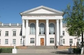 вид на вход дома пионеров