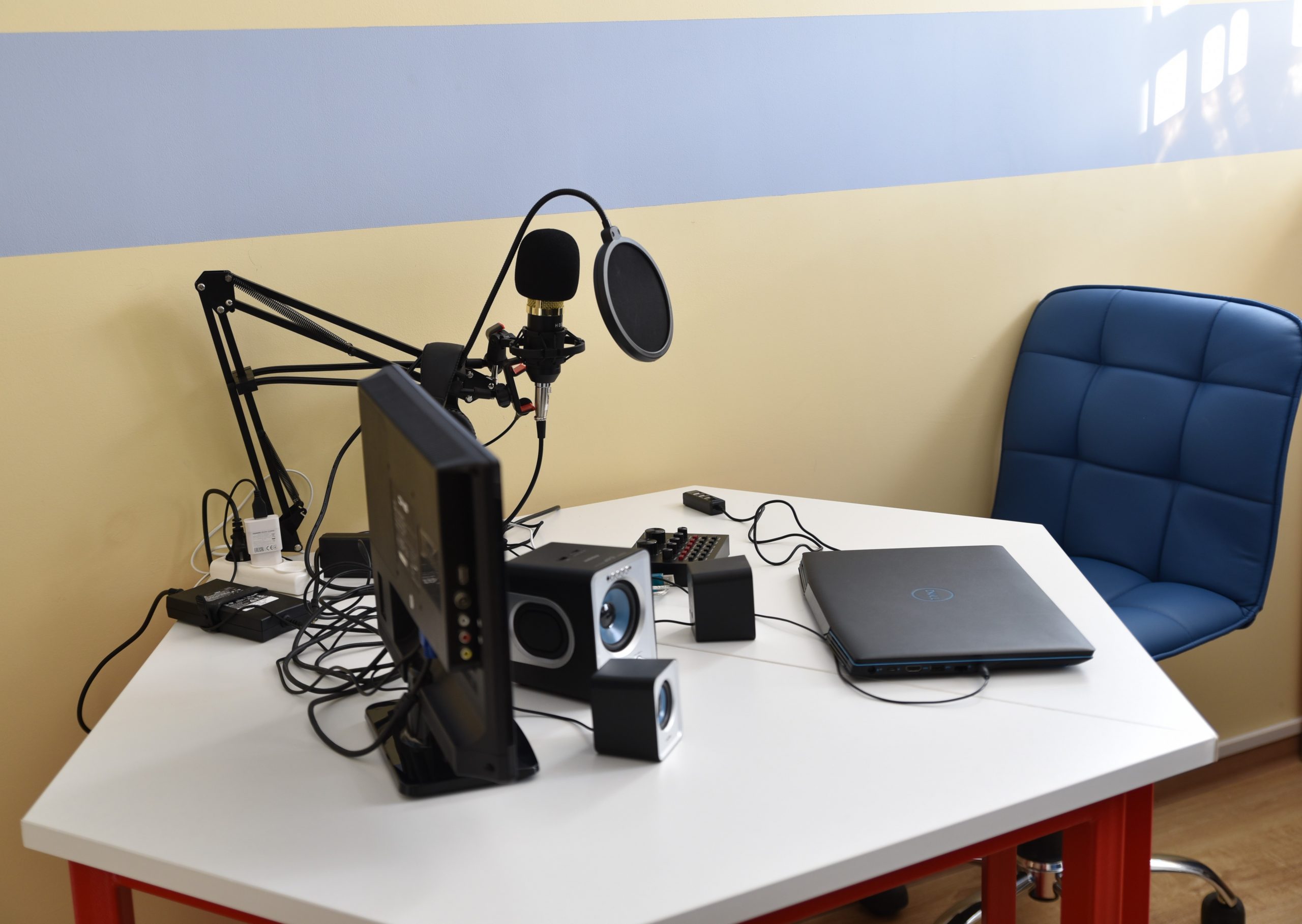 рабочие место с оборудованием