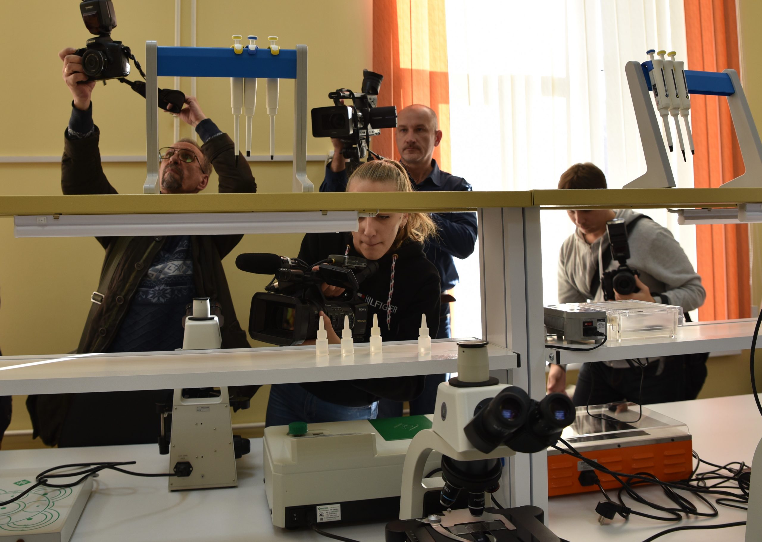 пресса в лаборатории