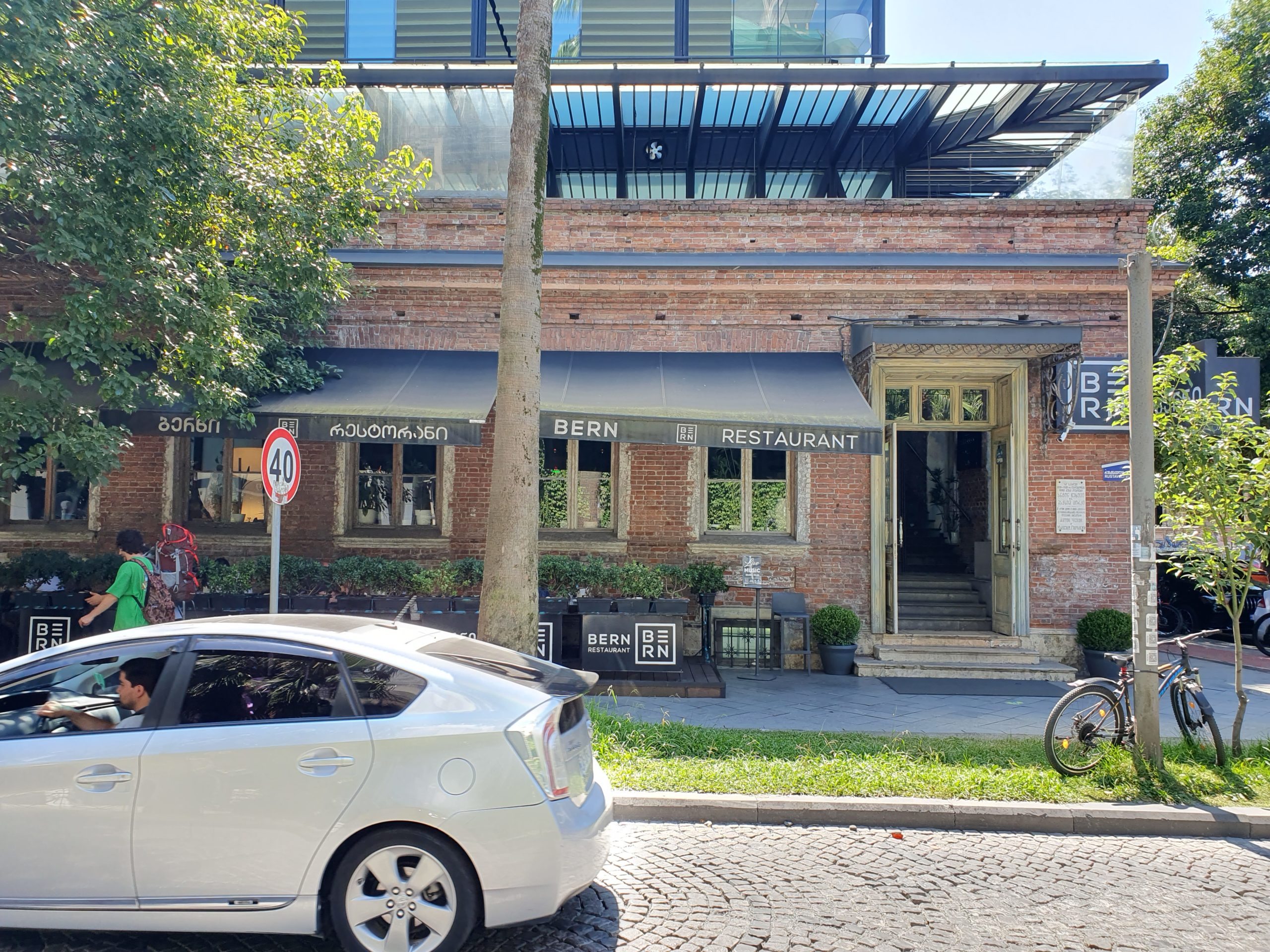 здание ресторана BERN в Батуми