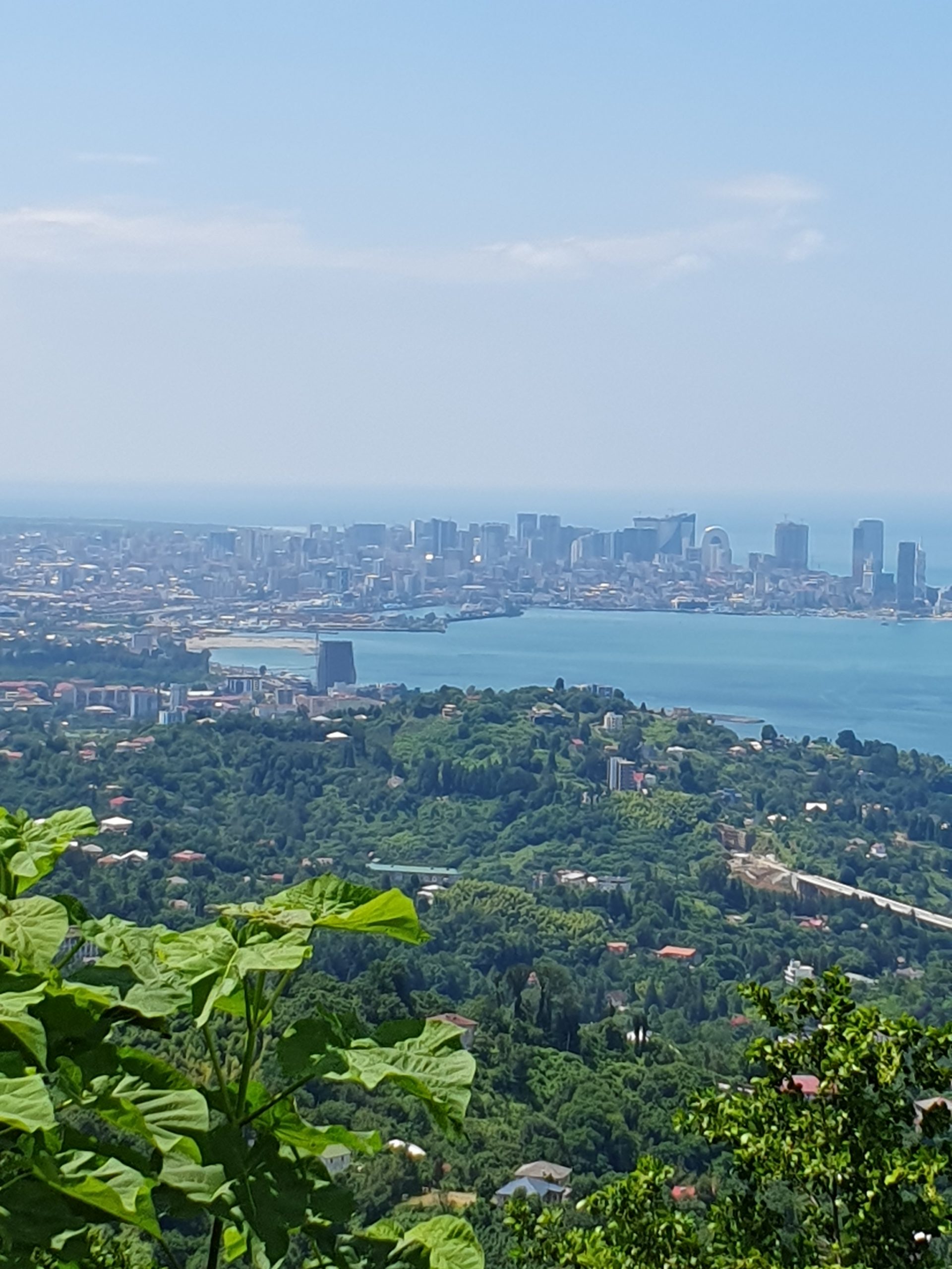 вид на дневной Батуми с возвышения