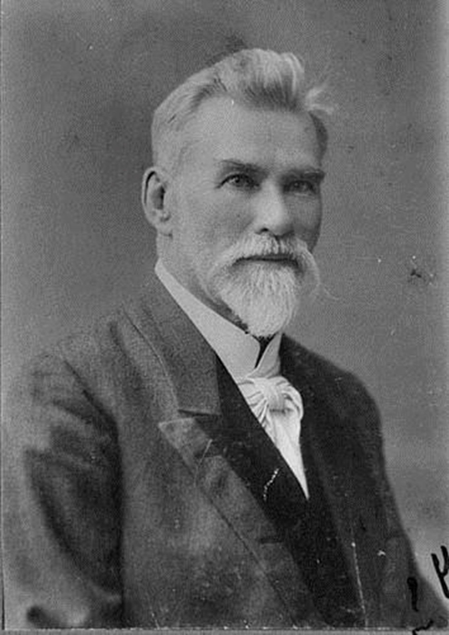 чёрно белый снимок с Константином Семёновичем Поповым