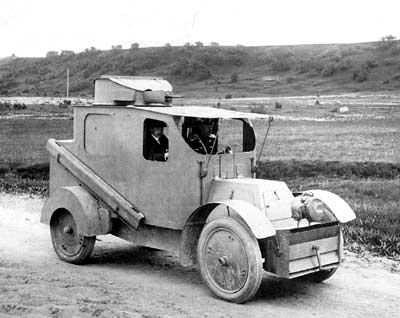 Бронеавтомобиль во время испытания