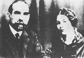 чёрно белый снимок Зинаиды Райх со её отцом