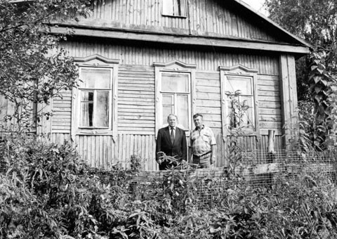 Г. А. Агарков и хозяин «есенинского дома» В. Г. Коробков