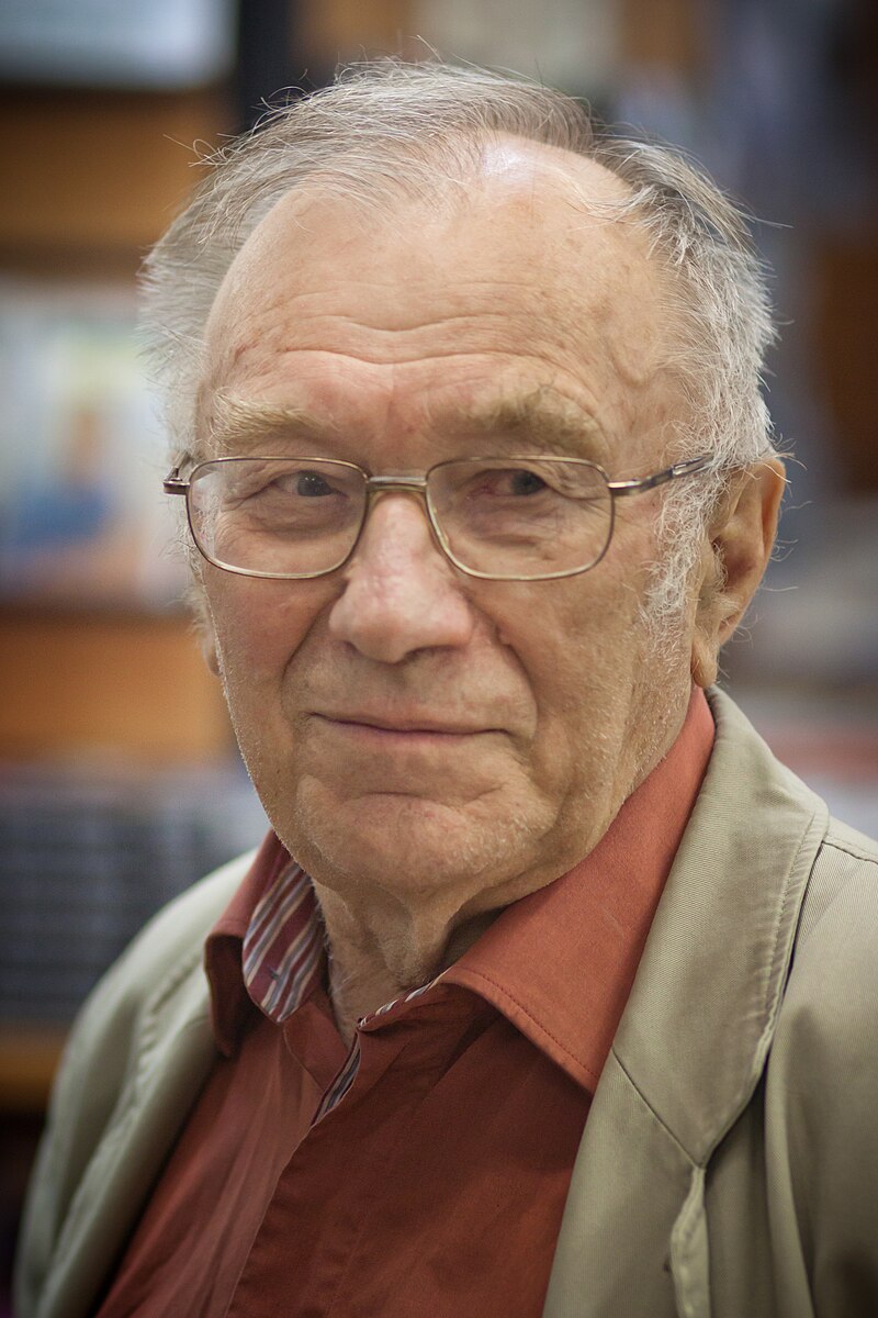 Станислав Куняев улыбается