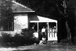 веранда-шушабанда с людьми