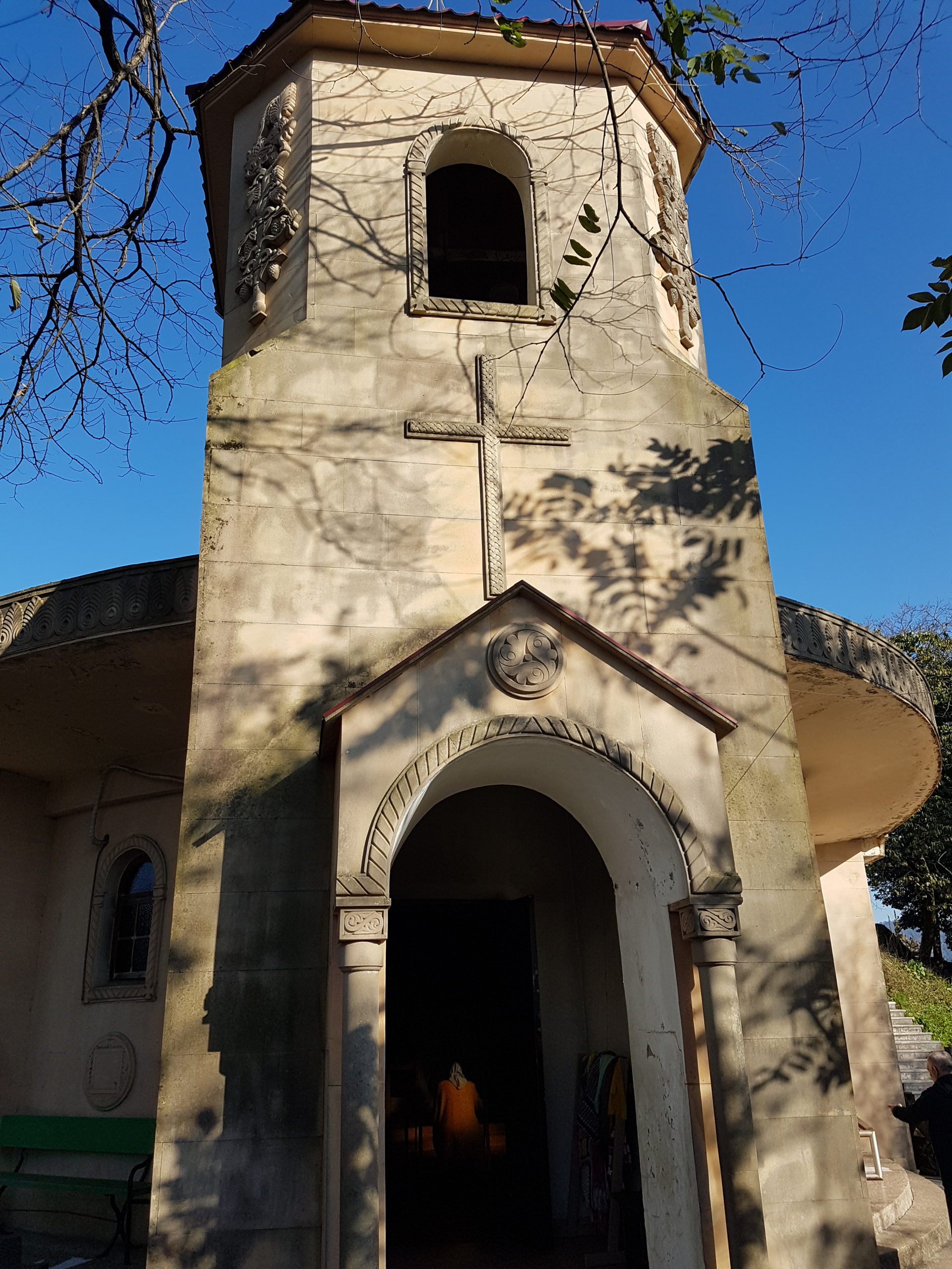 вид на Церковь Святой Царицы Тамары в Батуми