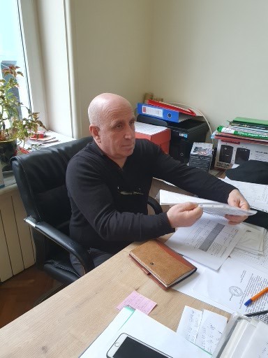 Джемал Каралидзе за рабочим столом