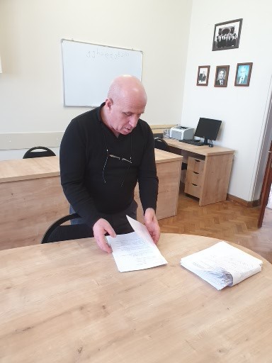 Джемал Каралидзе среди бумаг