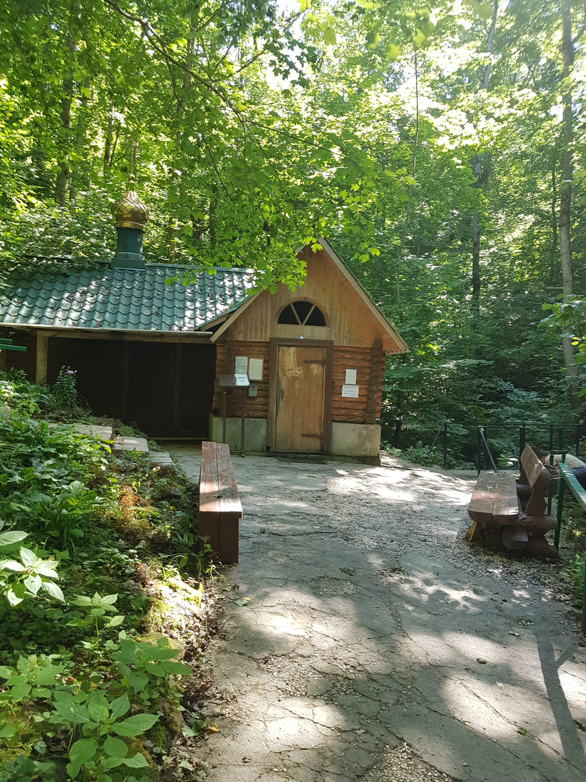 купальня рядом с монастырем