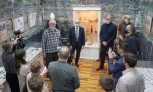 гости на открытие выставки