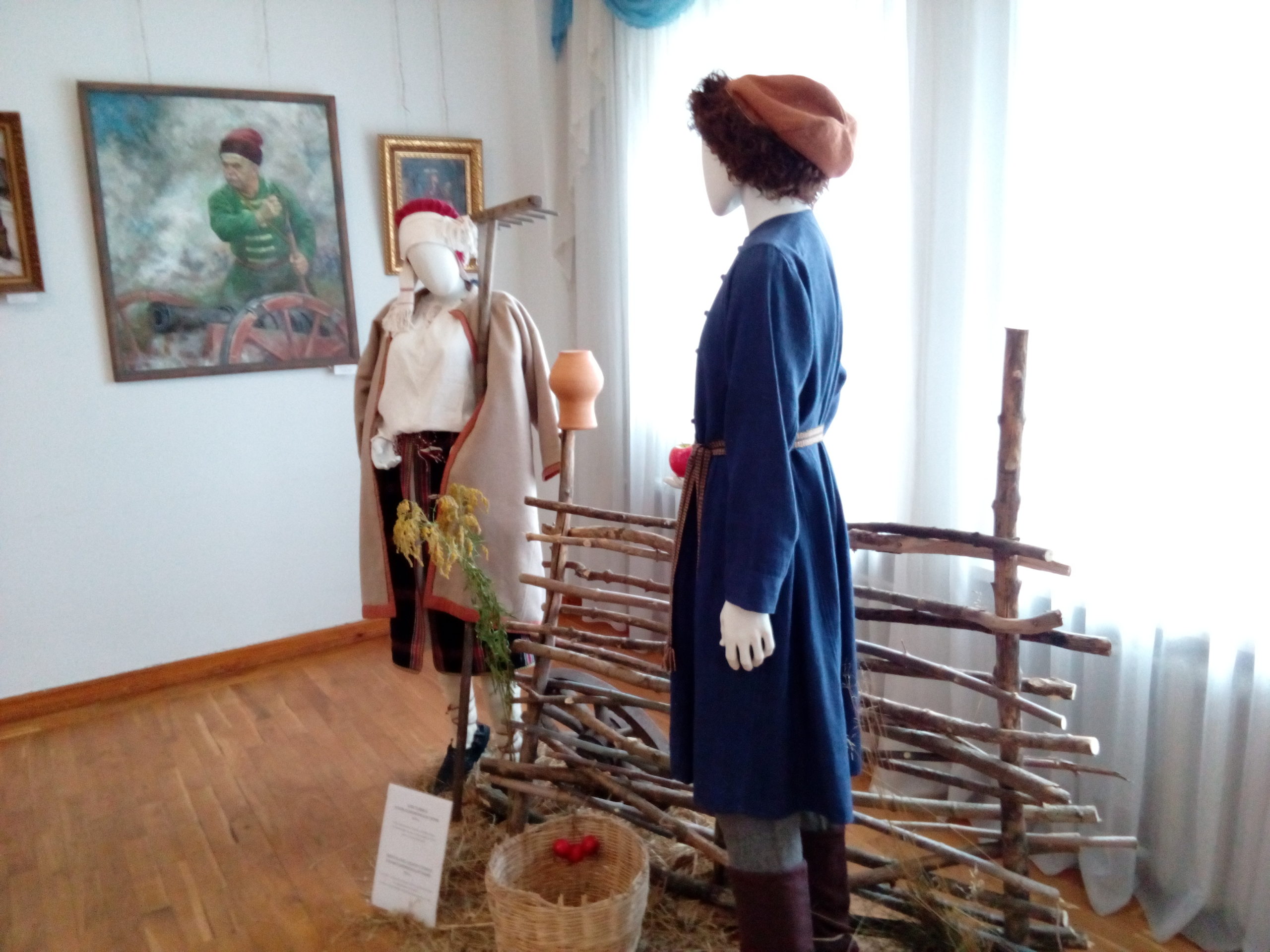 манекены в традиционных нарядах