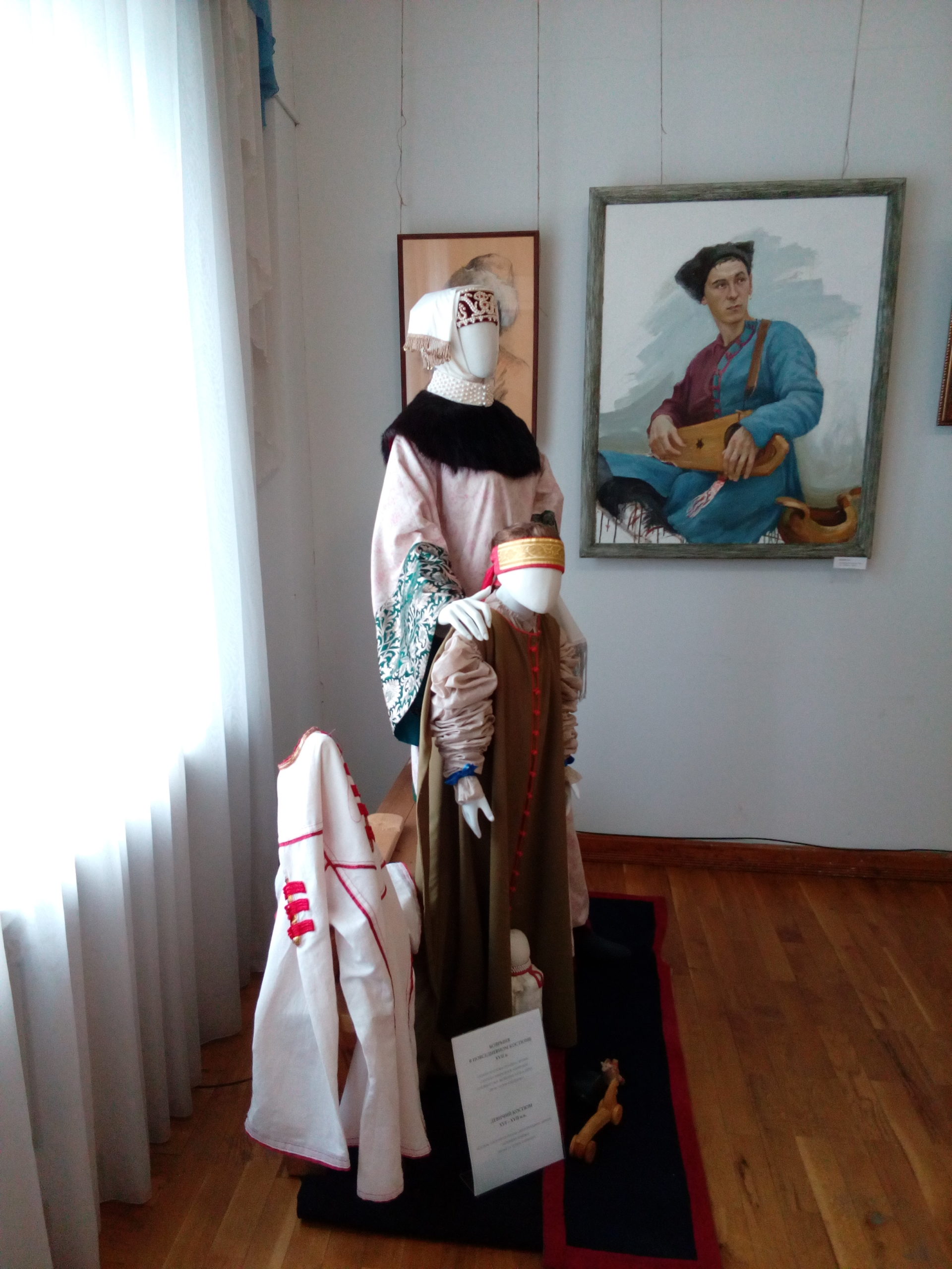 манекены в традиционных нарядах