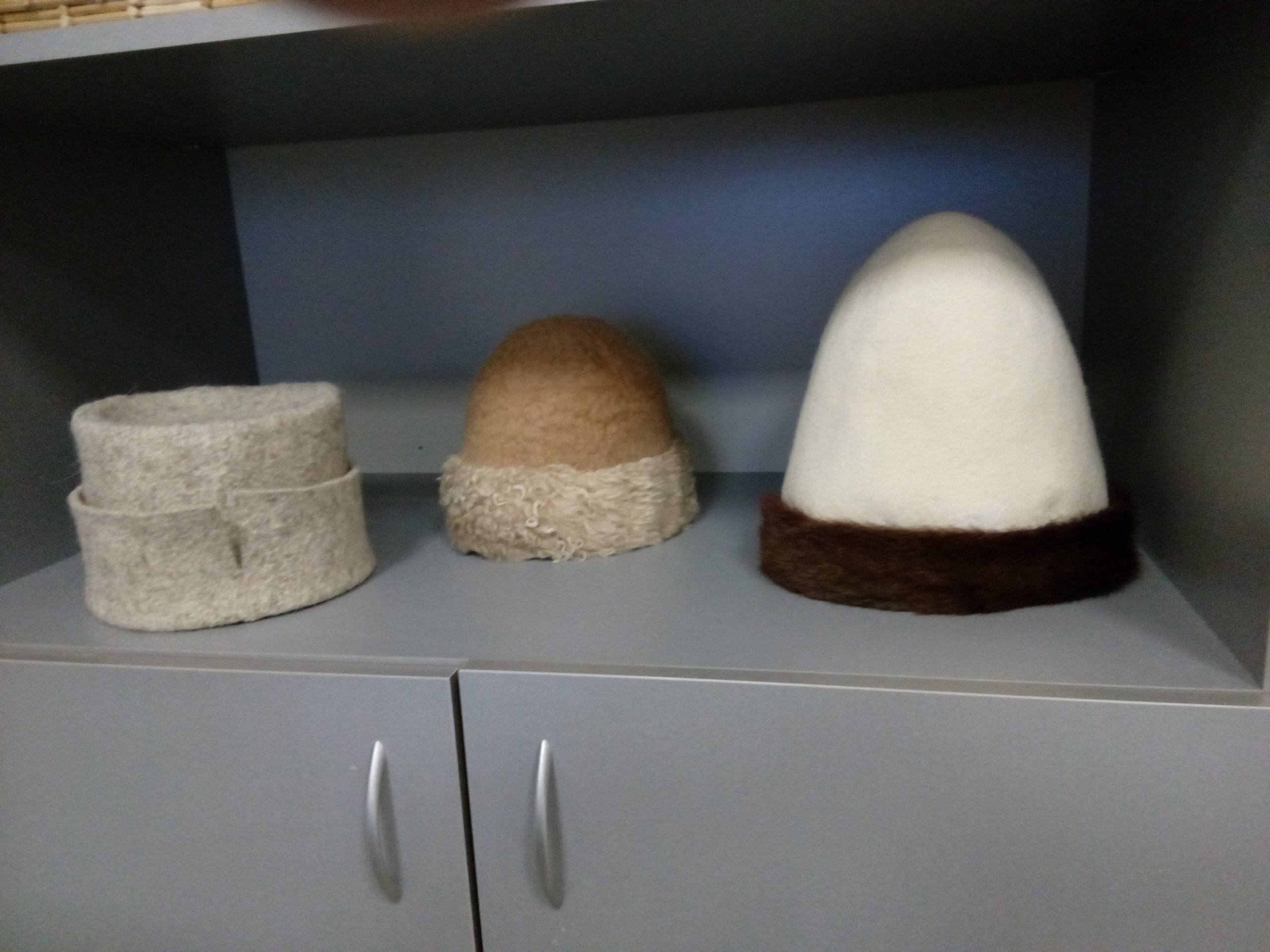 3 старинных головных убора