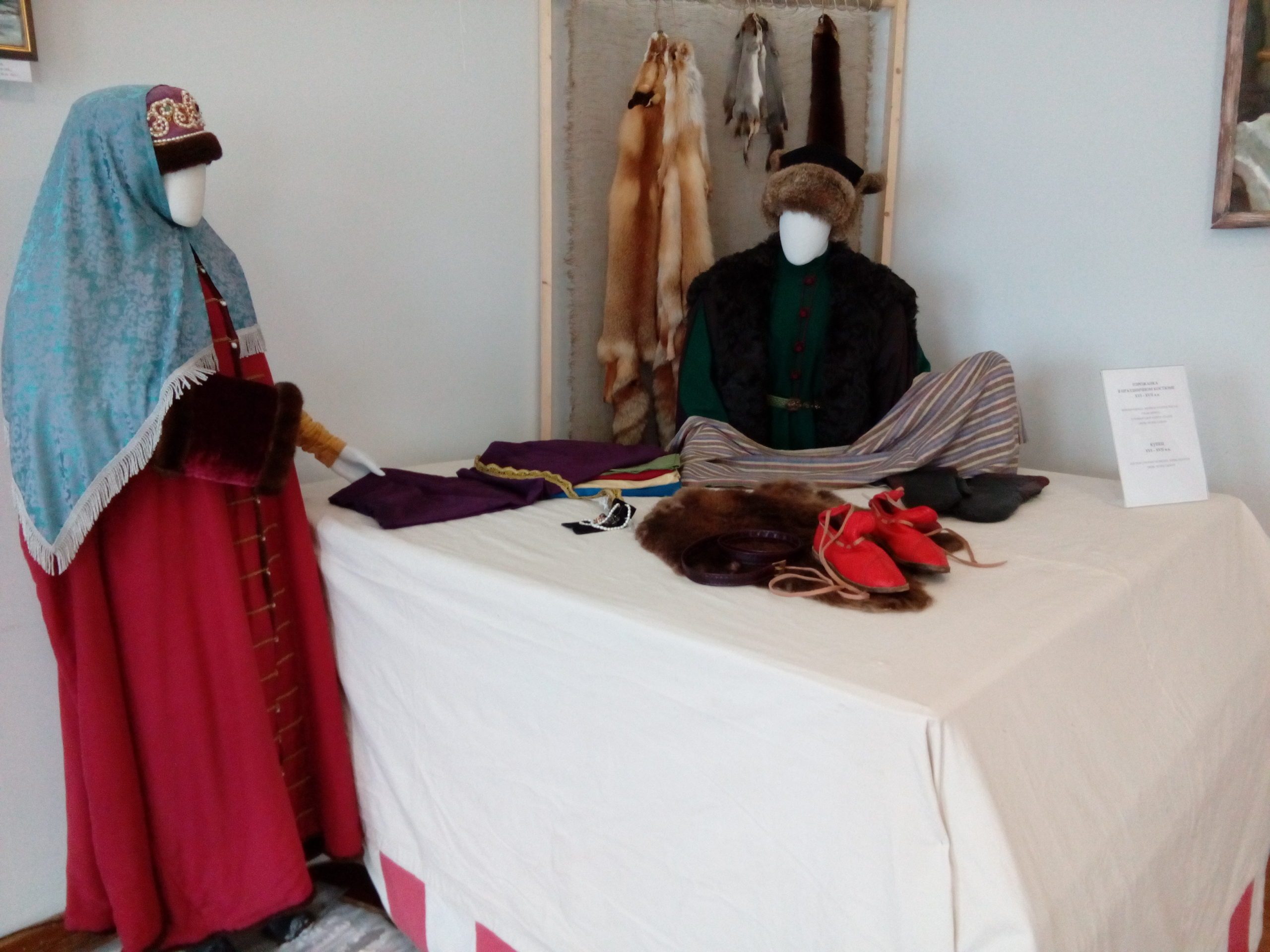 манекены в славянских средневековых нарядах