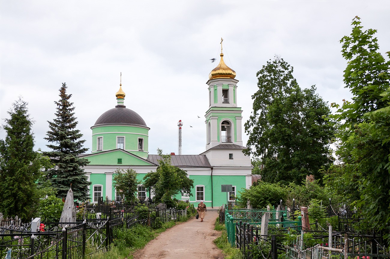 вид на Свято-Троицкий храм