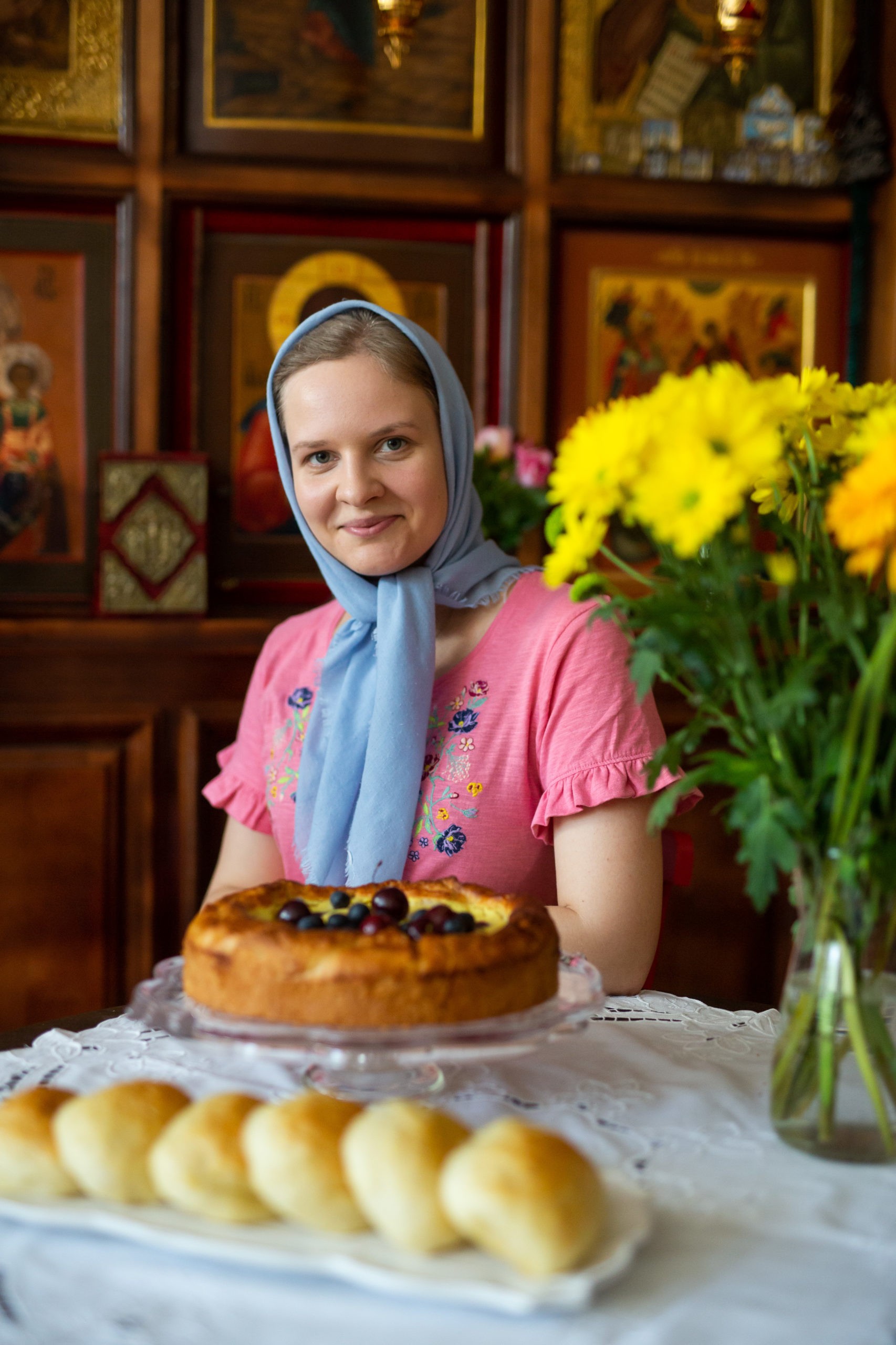 Юлиана Боярова за столом