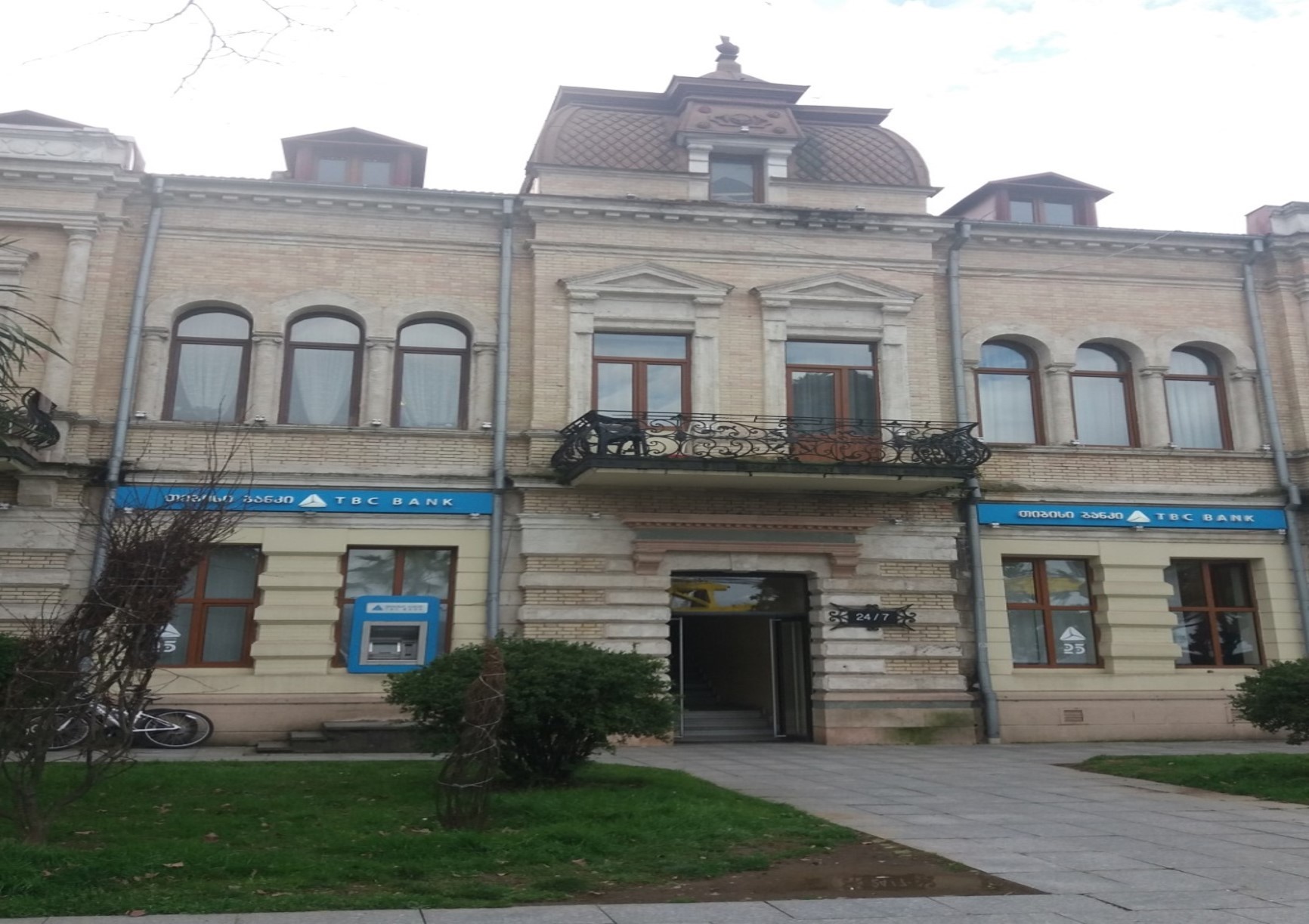 здание бывшего Дома агитации. Нынешний банк TBC