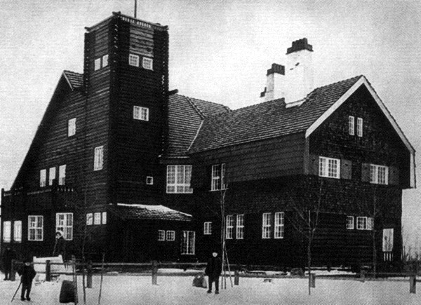 чёрно белый снимок дома Андреева в Финляндии