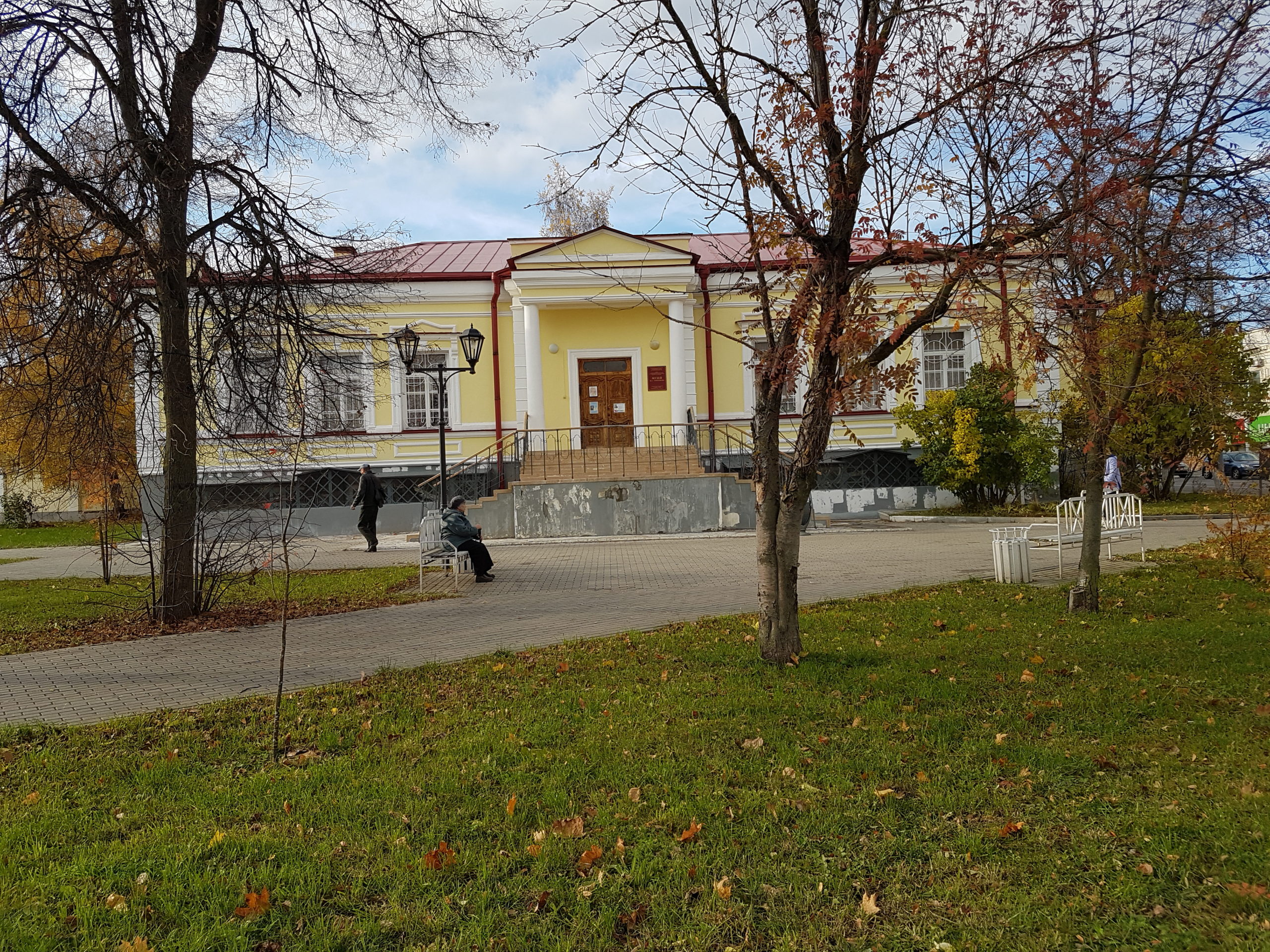 литературный музей в Орле осенью
