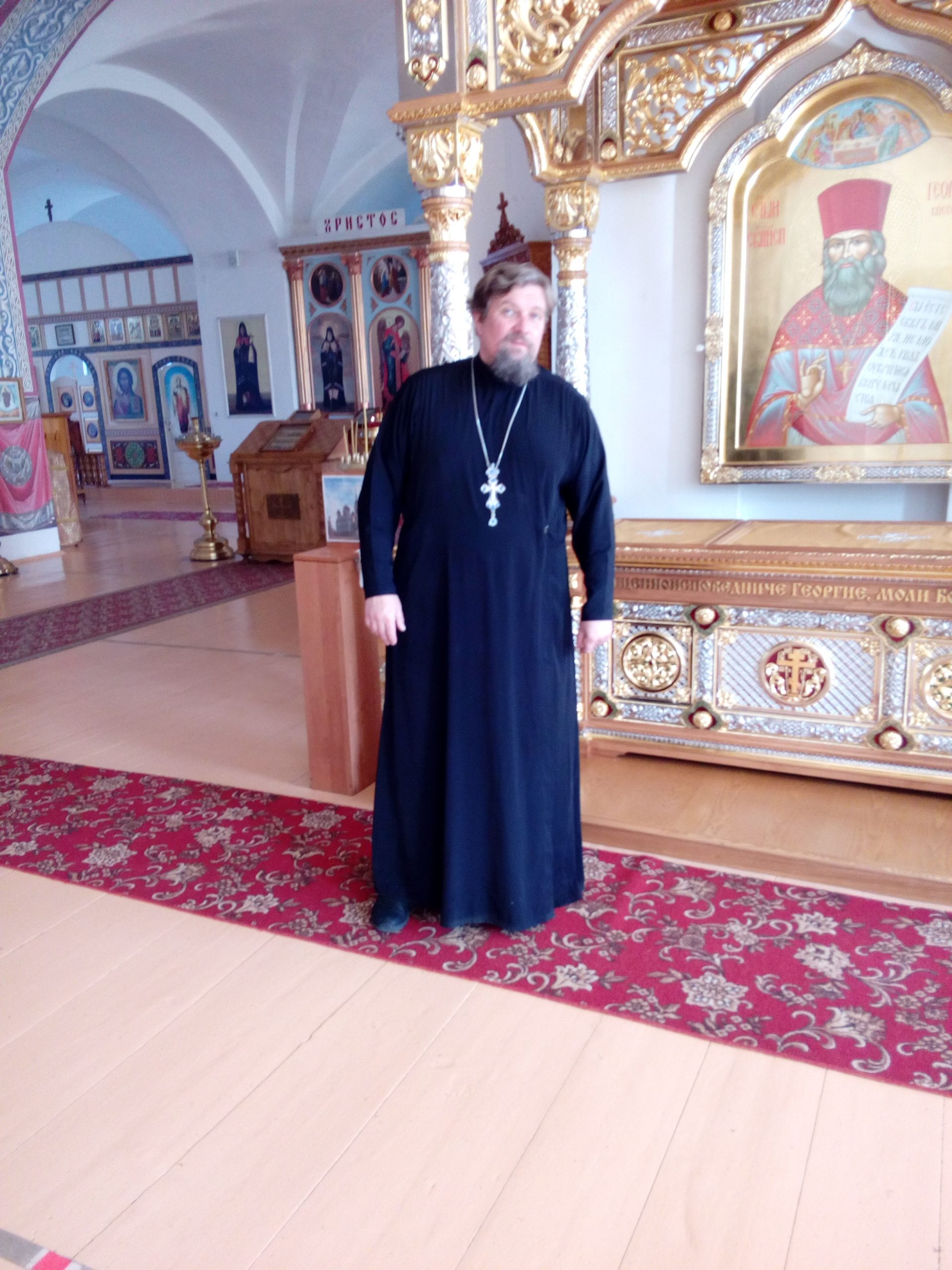 отец Александр Кузнецов в храме