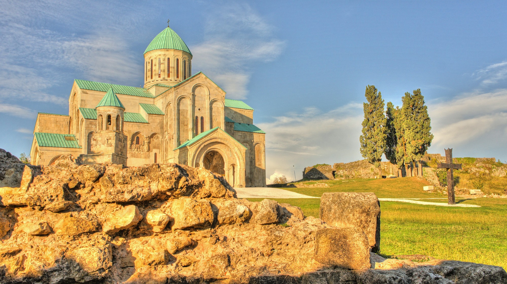 вид на храм Баграта