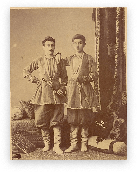 Братья Палиашвили в традиционный Грузинской одежде