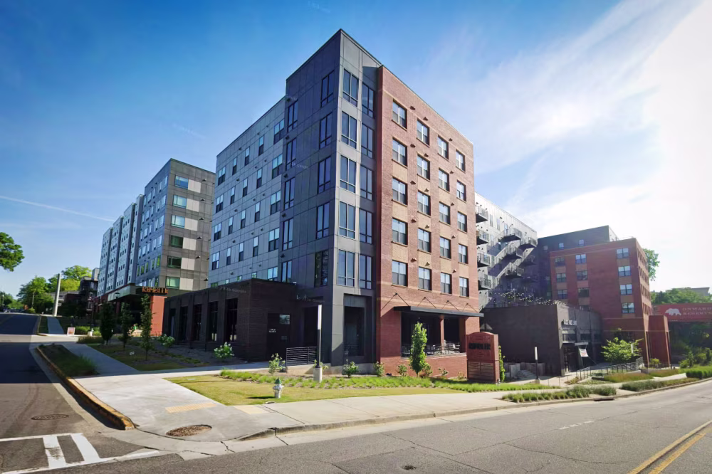 University Of Georgia Student Dancing On Couch Near Window Falls 8 Stories And Survives