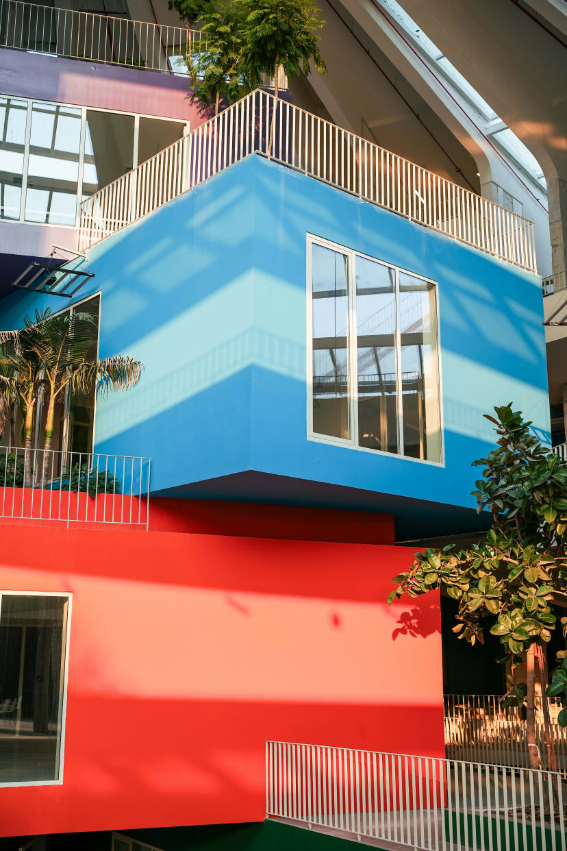 Bâtiment en construction avec échafaudages