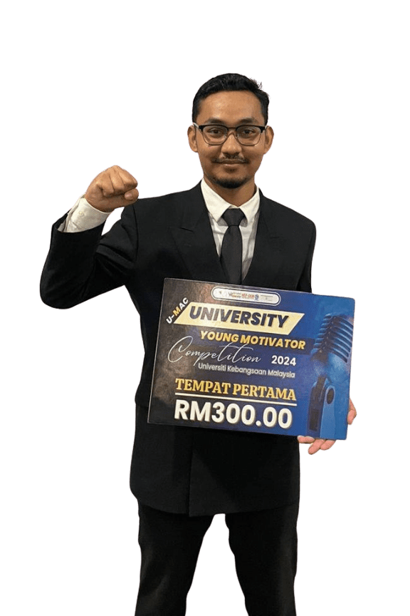 Wan Muhammad Azizi with an achievement award