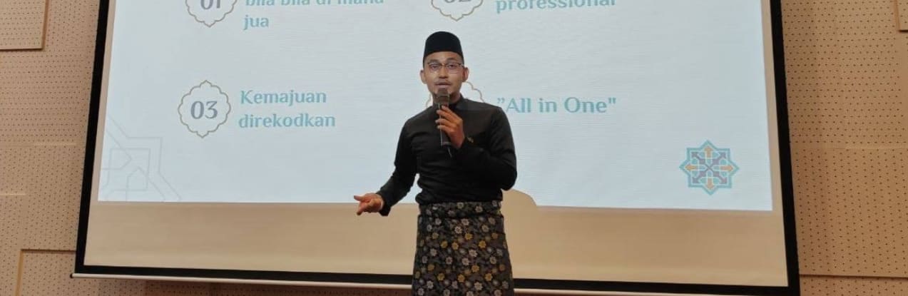 Wan Muhammad Azizi speaking during a programme introduction