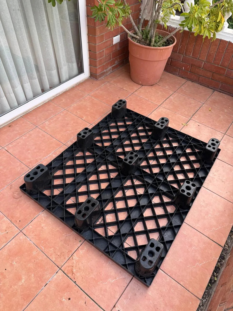 Pallet plástico nuevo de exportación 120x100 cm - Imagen 2