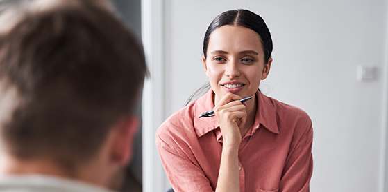Young woman counsels man