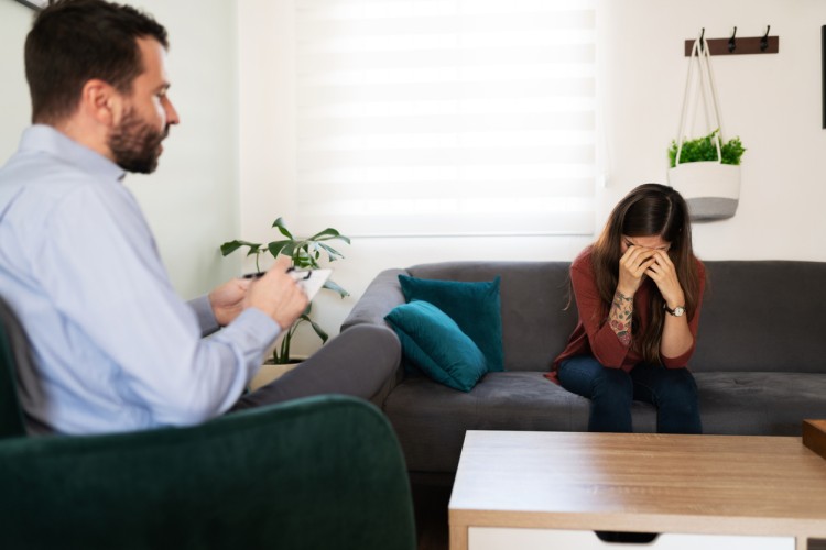 A grief counselor meets with a client.