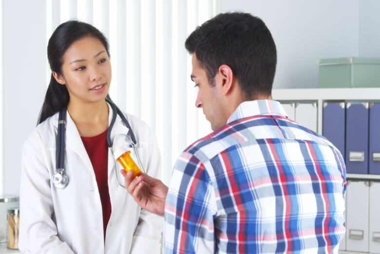An FNP discusses prescription medication with an adult patient.