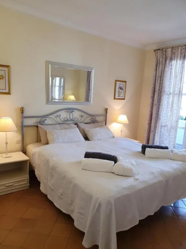 Jardines de las Golondrinas - Luxurious master suite featuring a premium King-size bed, high-end linens, and elegant decor
