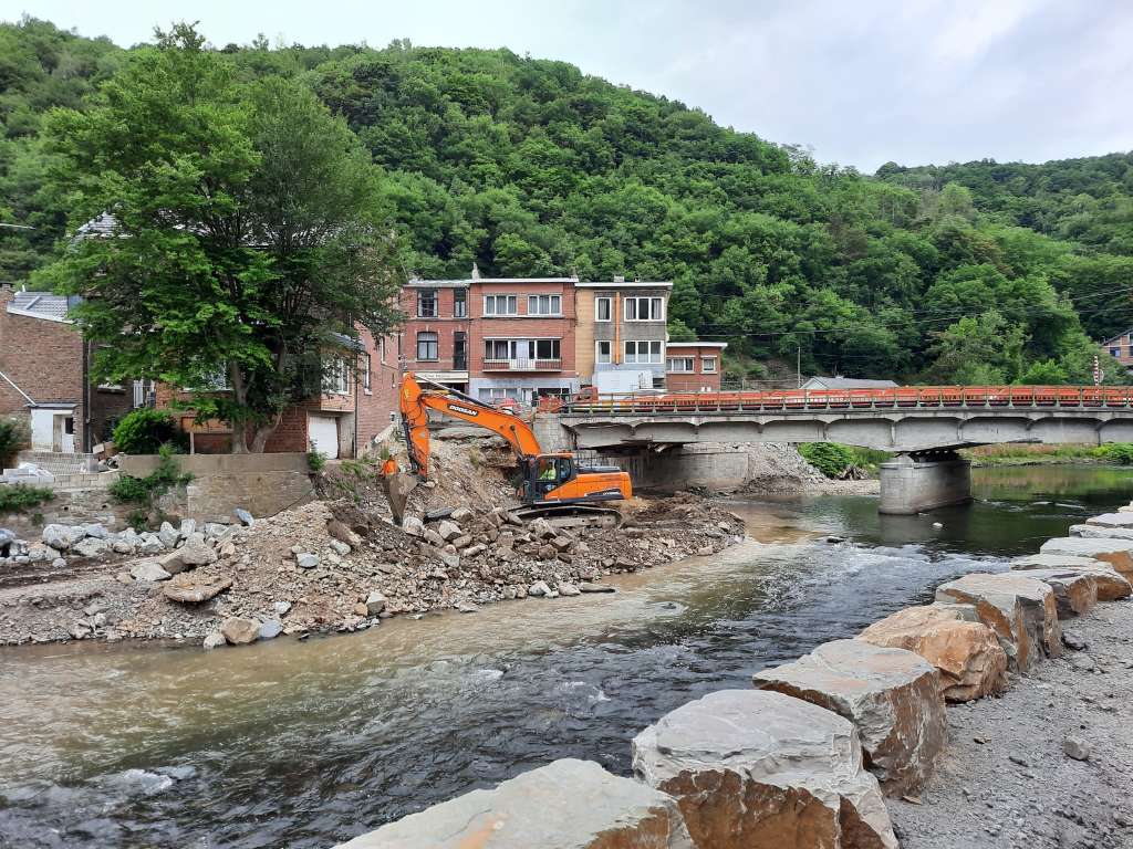 Travaux de reconstruction à Prayon après les inondations de juillet 2021