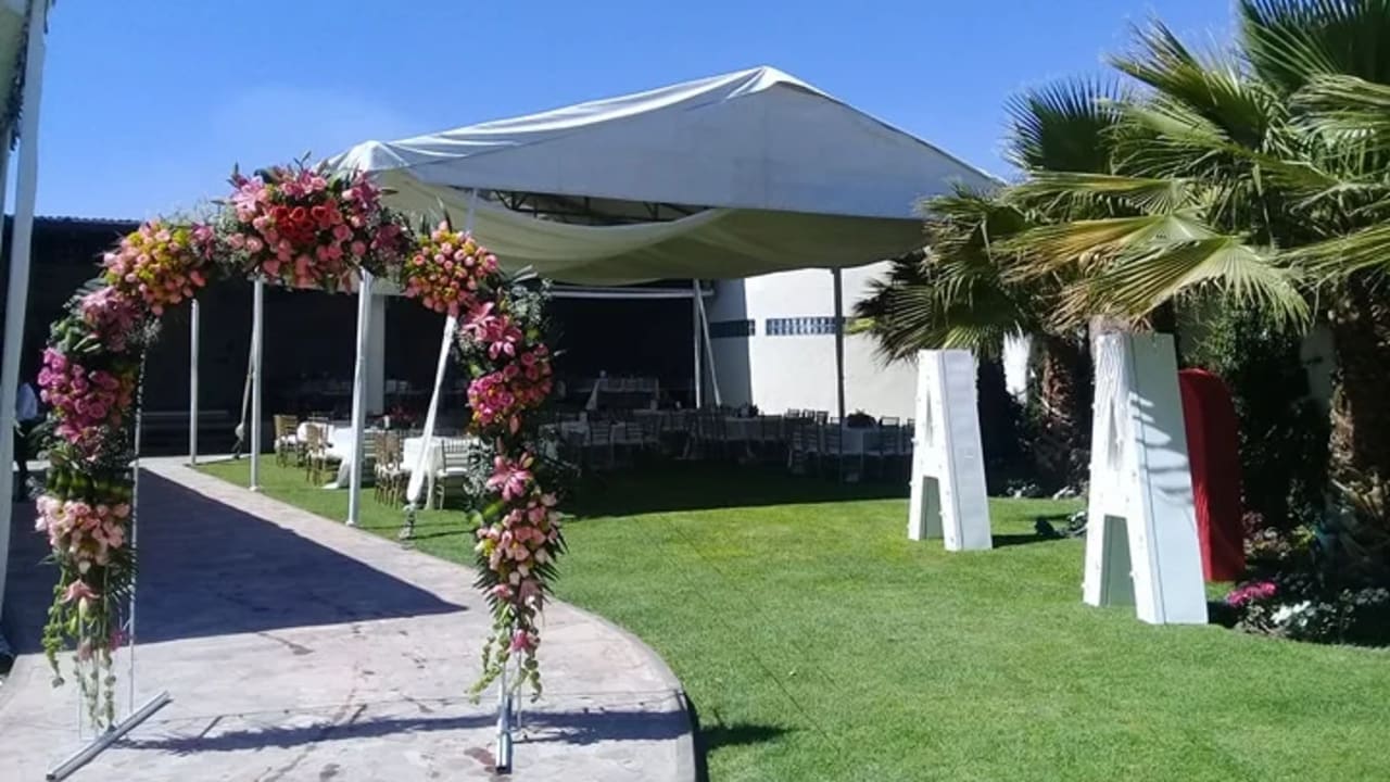Camino de Piedra Terraza y Jardín para eventos