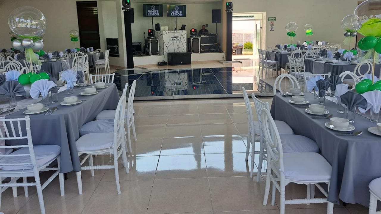 Los Amarantos Salón-Jardín